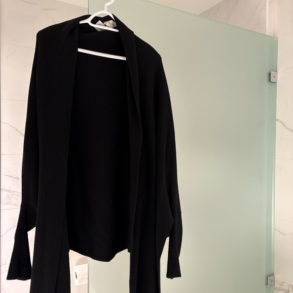 sweater - Picture 2 of 3